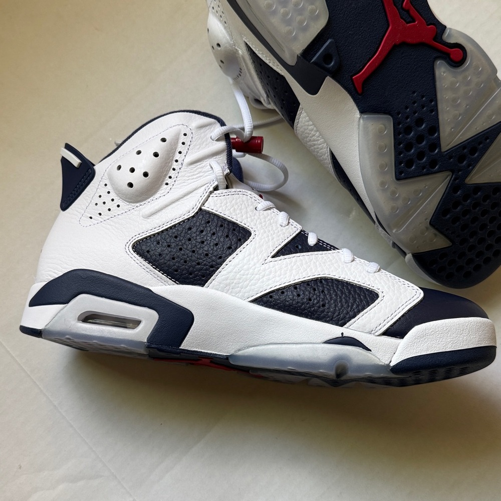 Air Jordan 6 Retro/AUTHENTIC 

Men size 10.5

Blue, White and Red - Picture 4 of 14